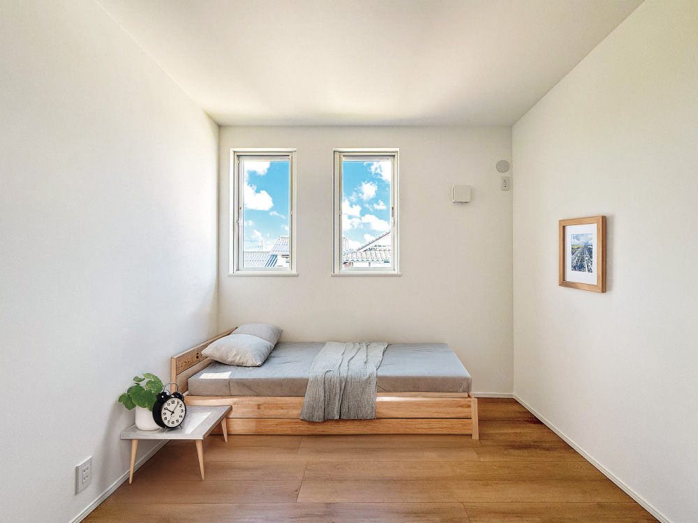 【収納付き洋室（4.5帖×2）】オープン収納付きのコンパクトなお部屋は、机や寝具が無駄なくおさまり、子供部屋に好適です。