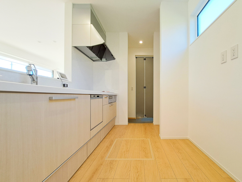 【キッチン】クリナップ製|お手入れラクラクIHヒーター、食器洗浄乾燥機つき。背面に可動棚パントリー付き。