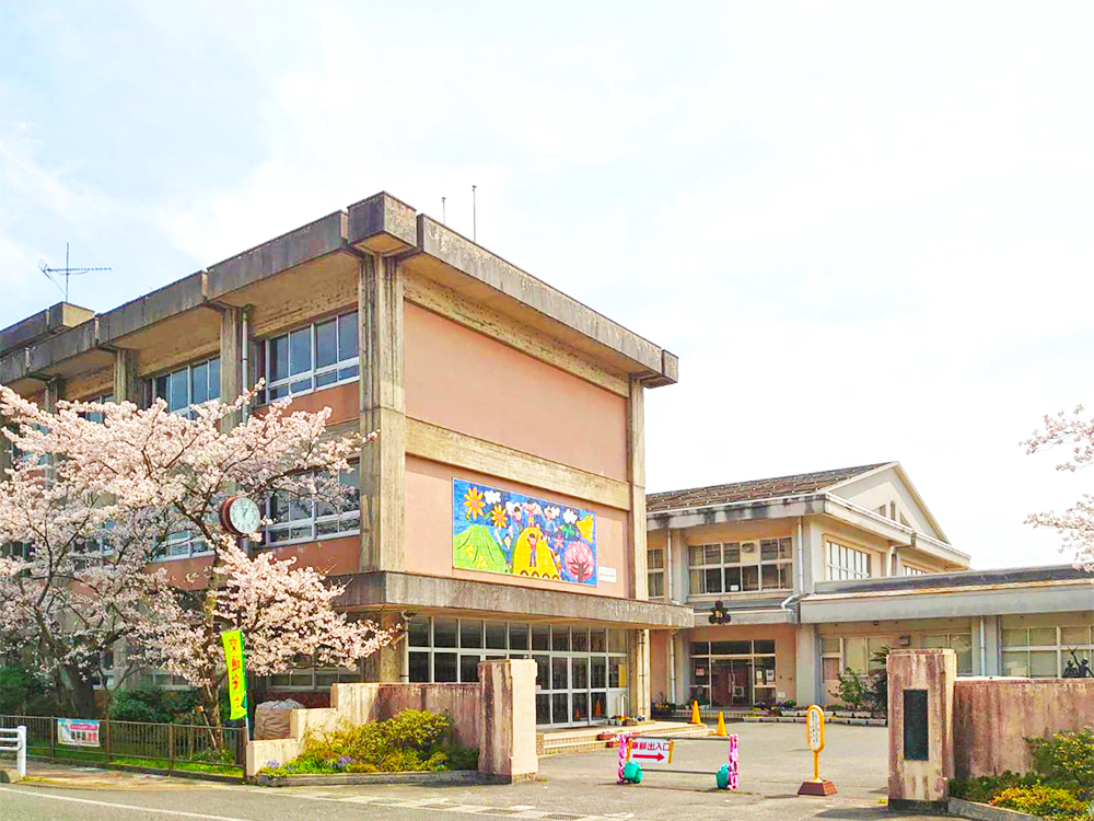 鳥取市立稲葉山小学校まで161m （徒歩3分）