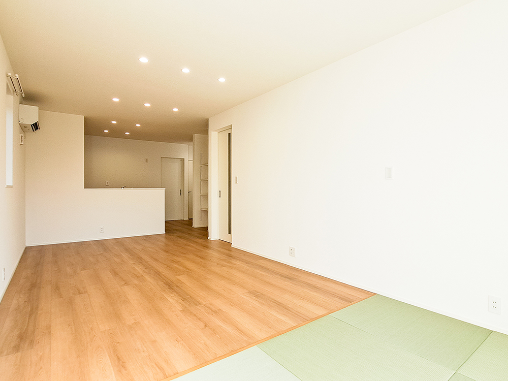 【完成予想図(内観)】直線的なLDKは、それぞれのことをしながらも一体感が感じられる団らんリビングに♪