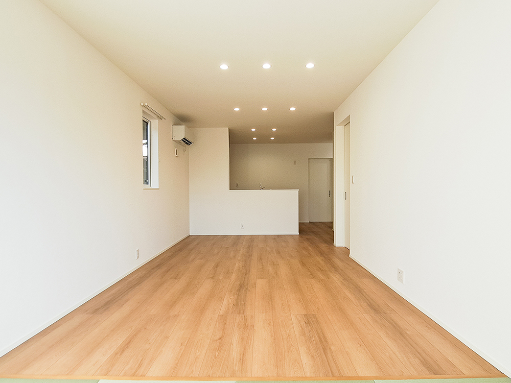 【完成予想図(内観)】キッチン後方に水回りをまとめ、コンパクトな動線で家事の同時進行ができます！