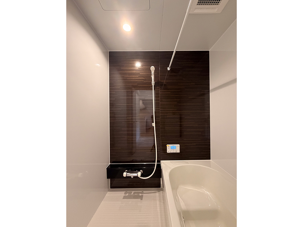 【浴室】セキスイ製｜ゆとりの1坪サイズ、高断熱浴槽、換気暖房乾燥機つき。