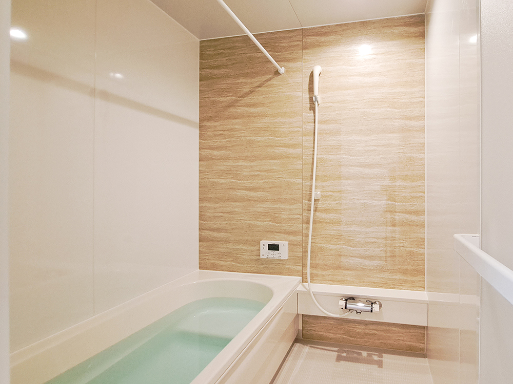 【浴室】セキスイ製｜ゆとりの1坪サイズ、高断熱浴槽、換気暖房乾燥機つき。