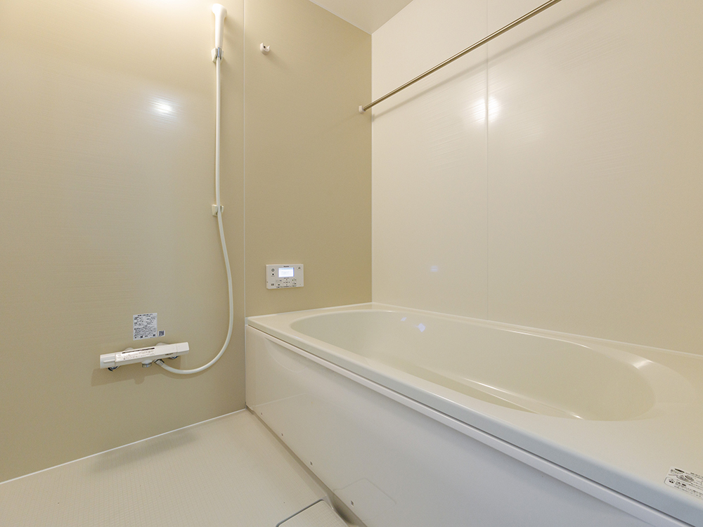 【浴室】ハウステック製|ゆとりの1坪サイズ、高断熱浴槽、換気暖房乾燥機つき。※写真はイメージです。