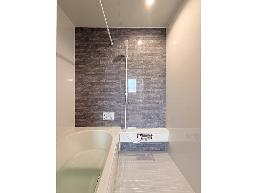 【浴室】セキスイ製｜ゆとりの1坪サイズ、高断熱浴槽、換気暖房乾燥機つき。