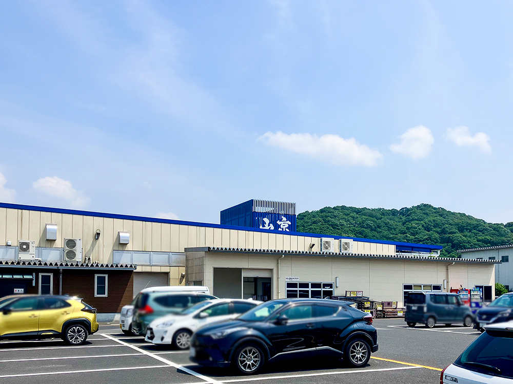 フードスタジアム山京まで5200m （車13分）