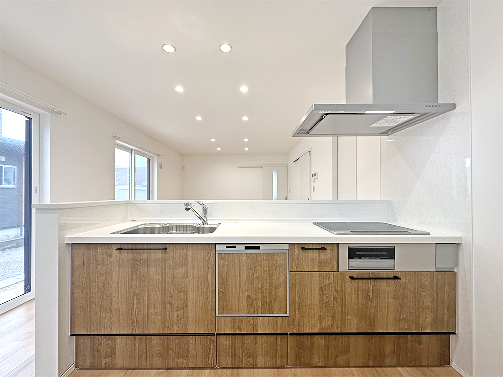 【キッチン】クリナップ製|お手入れラクラクIHヒーター、食器洗浄乾燥機つき。背面にサッと手が届く便利なオープンパントリー付き!※写真はイメージです。