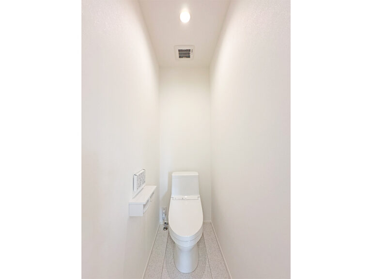【トイレ】リクシル製|地球環境に配慮した、強力洗浄の超節水トイレです。※写真はイメージです。