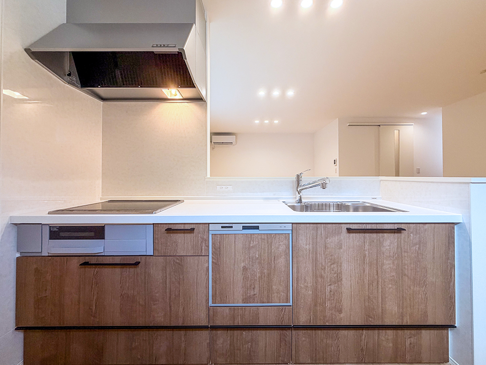 【キッチン】クリナップ製｜お手入れラクラクIHヒーター、食器洗浄乾燥機つき。※写真はイメージです。