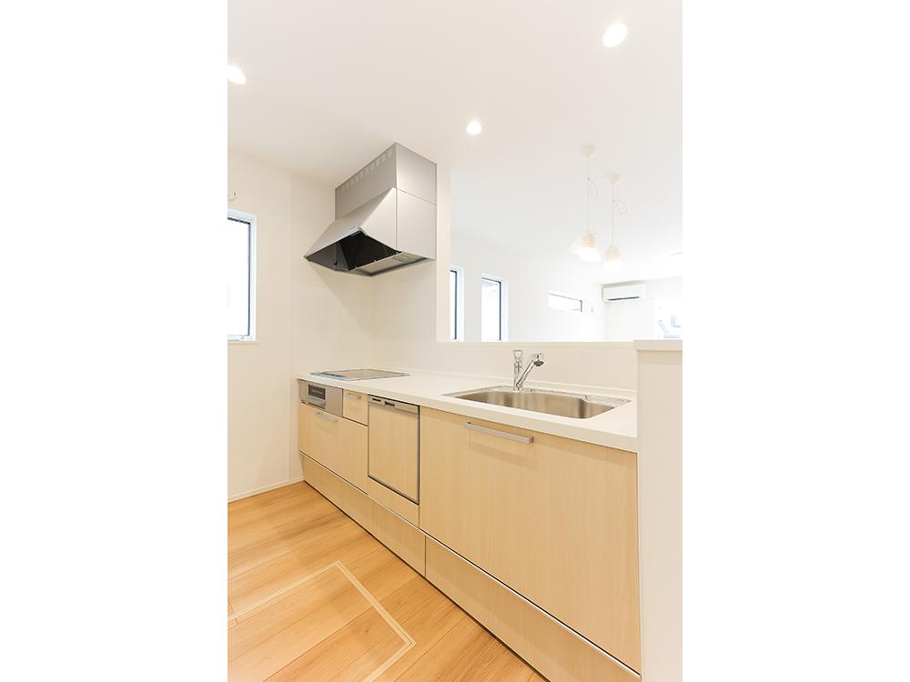 【キッチン】クリナップ製|お手入れラクラクIHヒーター、食器洗浄乾燥機つき。キッチン横にパントリー付き!※写真はイメージです。