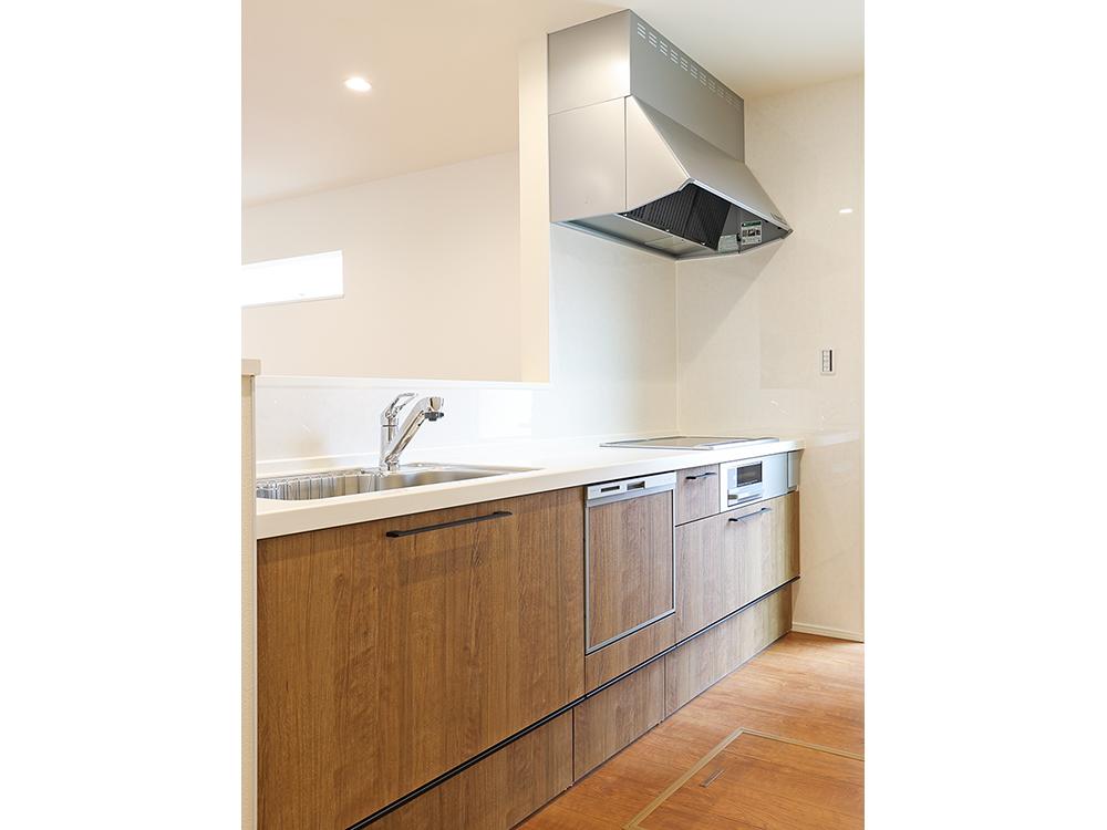 【キッチン】クリナップ製｜お手入れラクラクIHヒーター、食器洗浄乾燥機内蔵。キッチン背面にパントリー付き！※写真はイメージです。