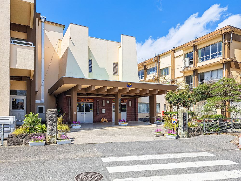 境港市立上道小学校まで643m（徒歩9分）