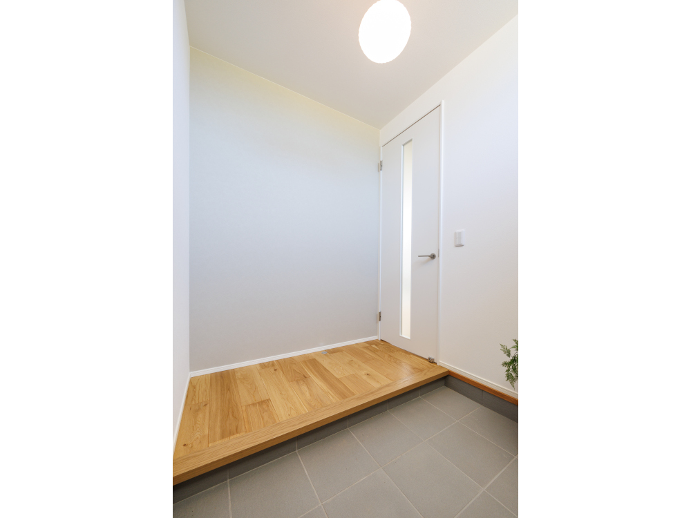 【玄関】靴や外で使う物もサッとしまえる収納つき!※写真はイメージです。