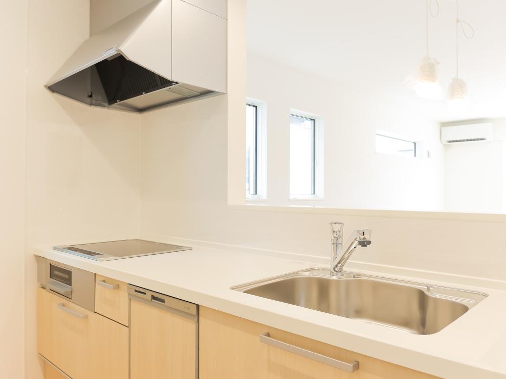 【キッチン】クリナップ製｜お手入れラクラクIHヒーター、食器洗浄乾燥機つき。キッチン背面にパントリー付き！※写真はイメージです。