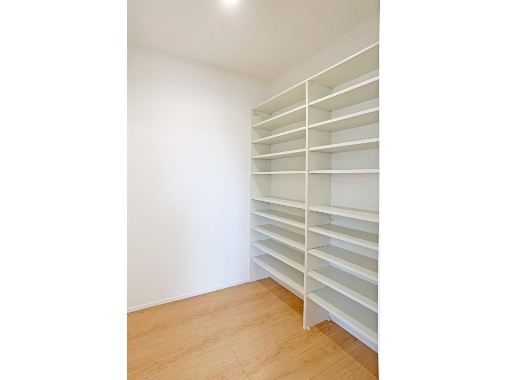 【マルチストレージ 】キッチンのストック品や食器、リビングで使う物もスッキリ収まります。※写真はイメージです。