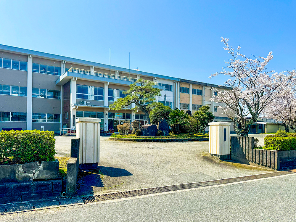 米子市日吉津村中学校組合立箕蚊屋中学校まで2395m (徒歩30分)