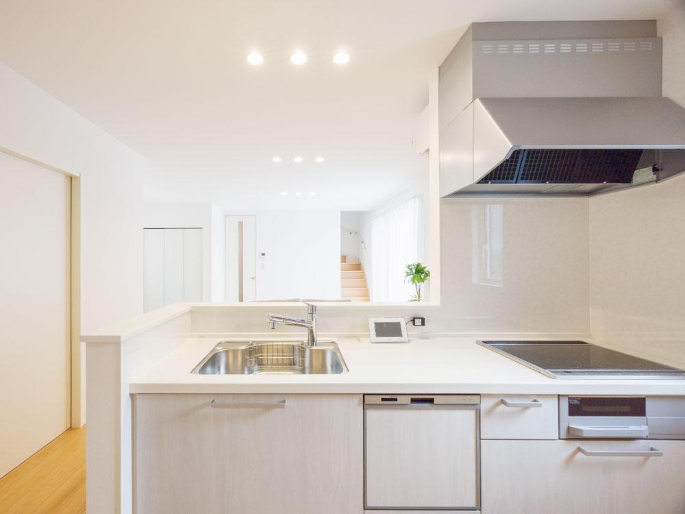 【キッチン】クリナップ製｜お手入れラクラクIHヒーター、食器洗浄乾燥機つき。キッチン背面にパントリー付き！※写真はイメージです。