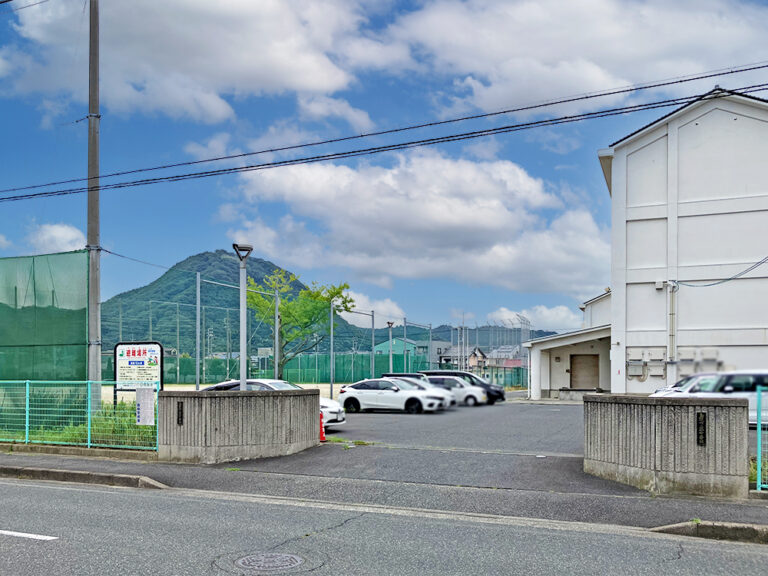 鳥取市立西中学校まで720m (徒歩9分)