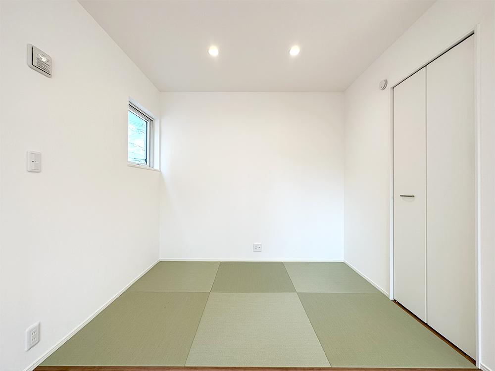 【収納付きタタミコーナー(3帖)】LDKに隣接した3帖のタタミコーナーは、お子様の遊び場や家族のくつろぎスペースとして多目的に使えます。※写真はイメージです。