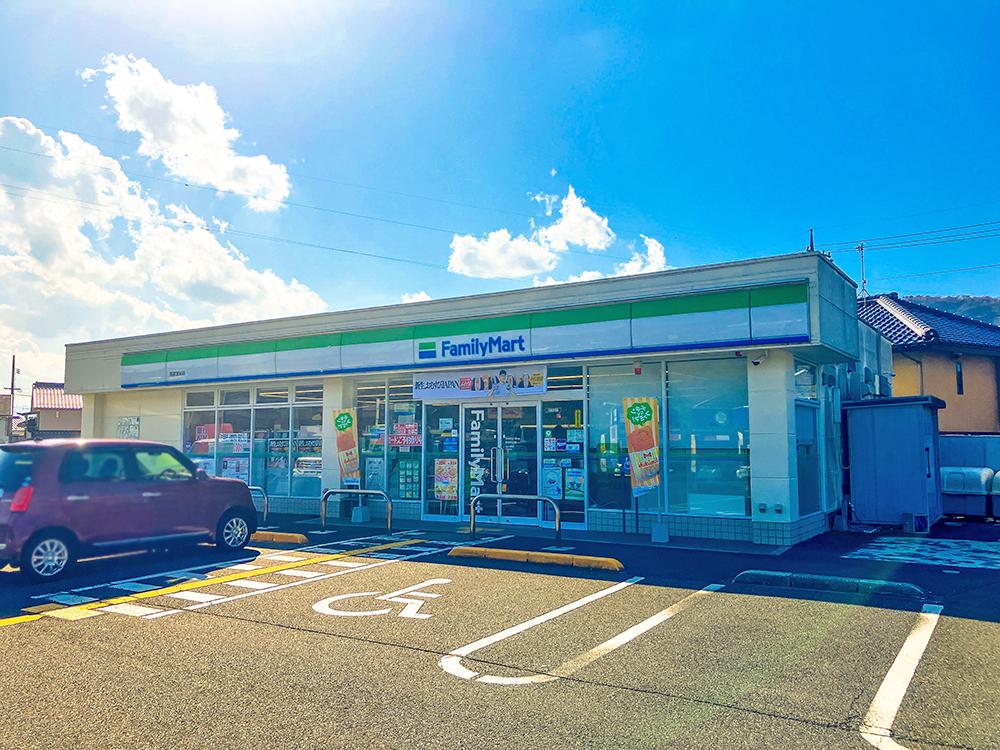 ファミリーマート郡家宮谷店まで716m (徒歩9分