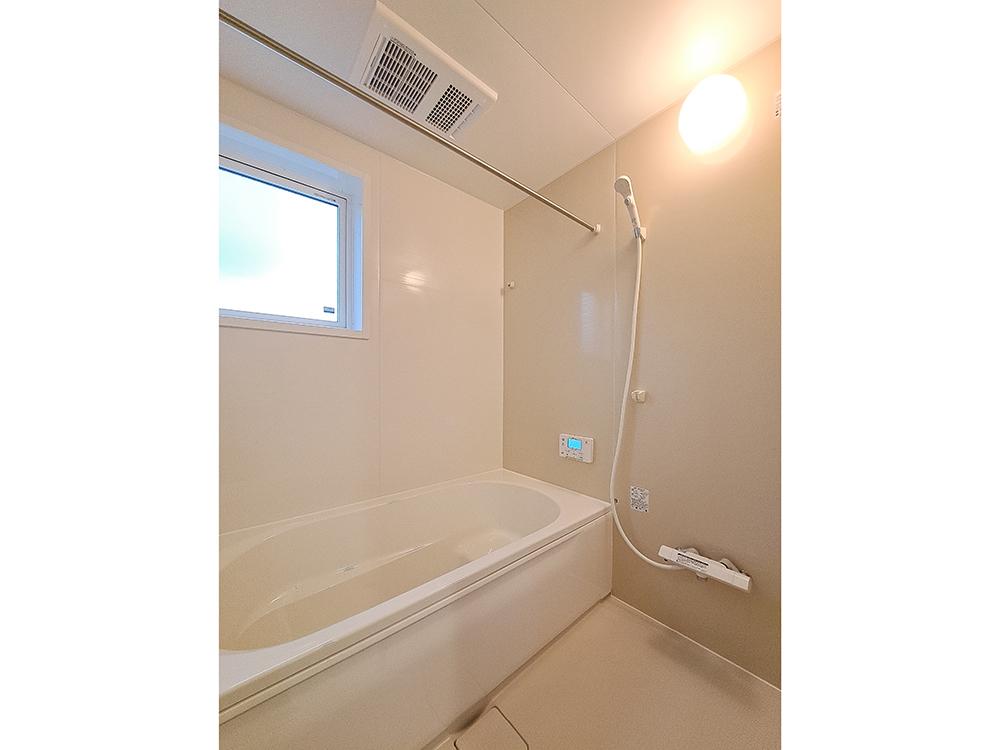 【浴室】ハウステック製|ゆとりの1坪サイズ、高断熱浴槽、換気暖房乾燥機つき。※写真はイメージです。