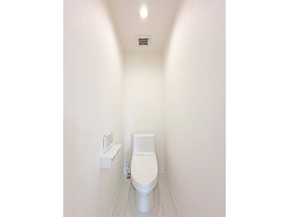 【トイレ】リクシル製｜地球環境に配慮した、強力洗浄の超節水トイレです。※写真はイメージです。