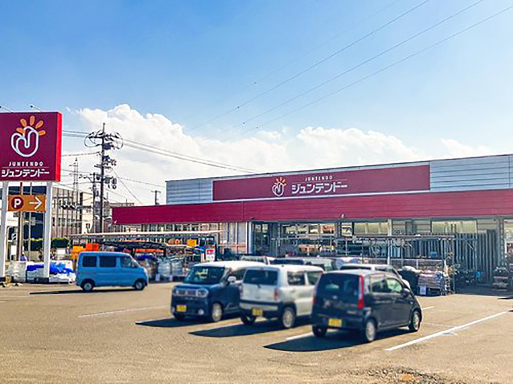 ホームセンタージュンテンドー郡家店まで721m (徒歩10分)