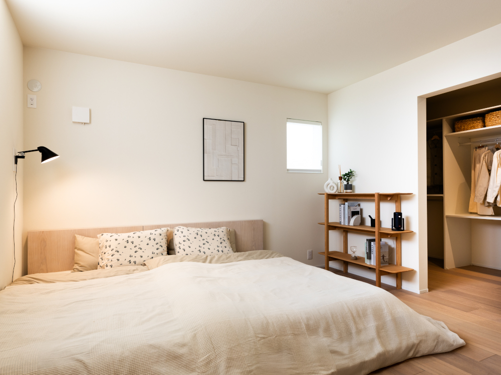 【収納付き居室（7.5帖）＋WIC】インテリアを充分に楽しめる7.5帖の主寝室。ベッドを並べて置いてもゆとりがあります。※写真はイメージです。