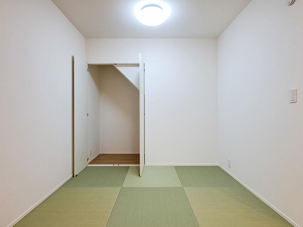 【WIC付きタタミコーナー（4.5帖）】来客スペース、キッズスペース、お昼寝スペースなど多用途に使える便利なタタミコーナーです。将来平屋暮らしにも好適！※写真はイメージです。