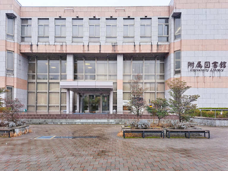 島根大学附属図書館まで350m （徒歩5分）