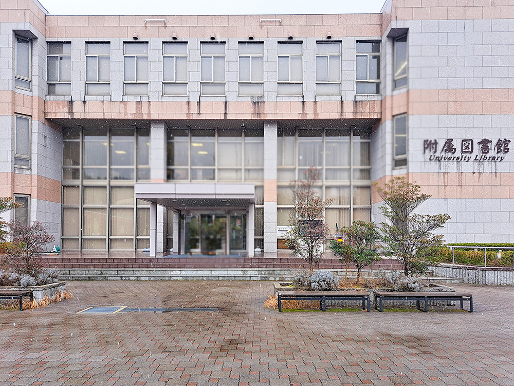 島根大学附属図書館まで350m (徒歩5分)