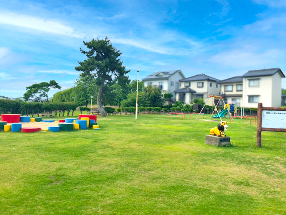賀露上小路公園まで50m （徒歩1分）