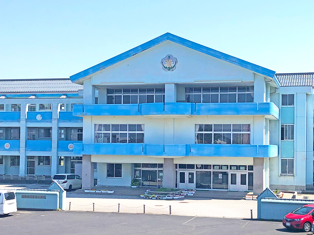 鳥取市立賀露小学校まで997m （徒歩13分）