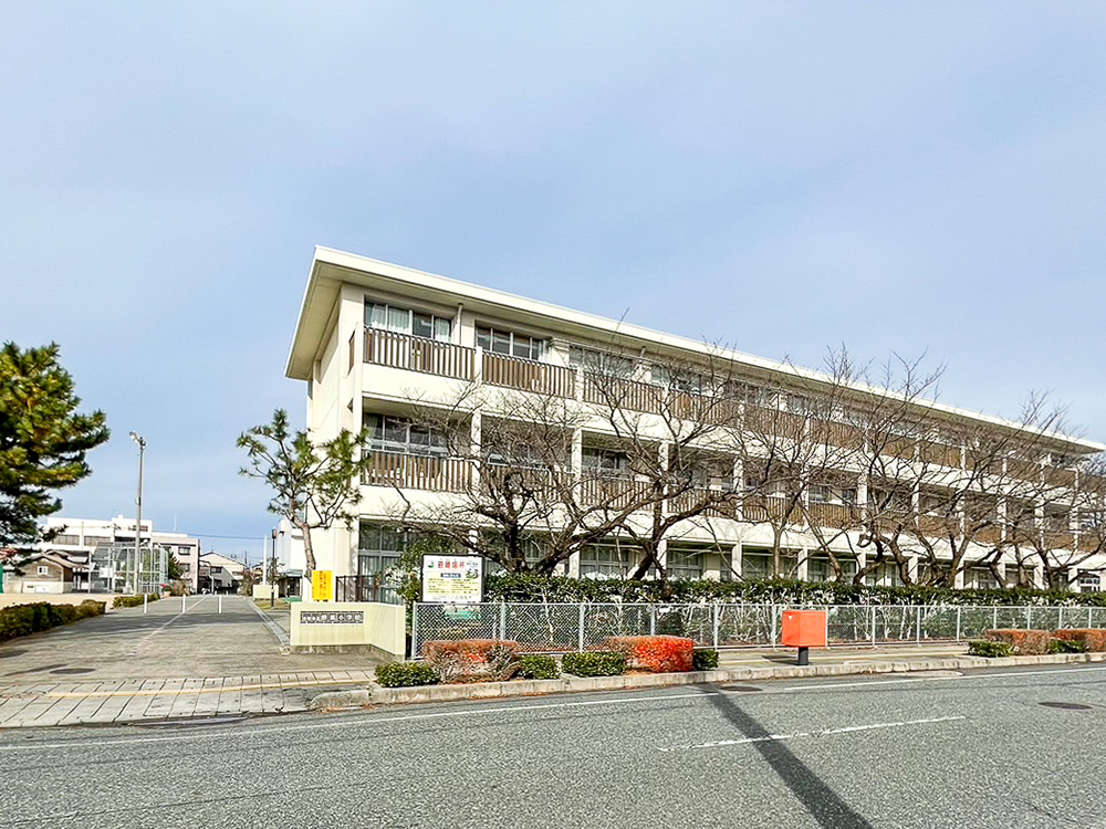 鳥取市立醇風小学校まで396m （徒歩5分）