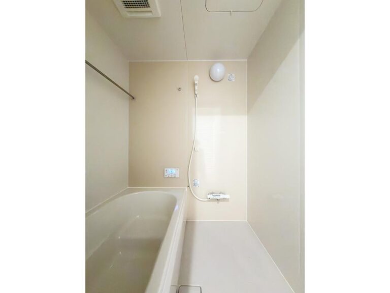【バスルーム】ハウステック製｜ゆとりの1坪サイズ、高断熱浴槽、換気暖房乾燥機つき！※写真はイメージです。