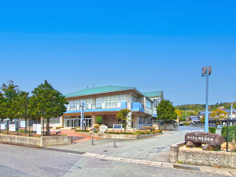 松江市立湖東中学校まで1961m （徒歩25分）